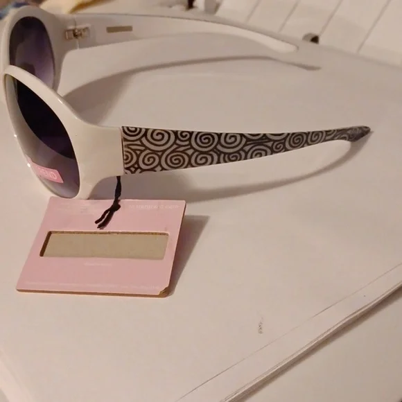 NWT - Foster Grant Luxury Fashion Sunglasses Trend - Picture 5 of 7